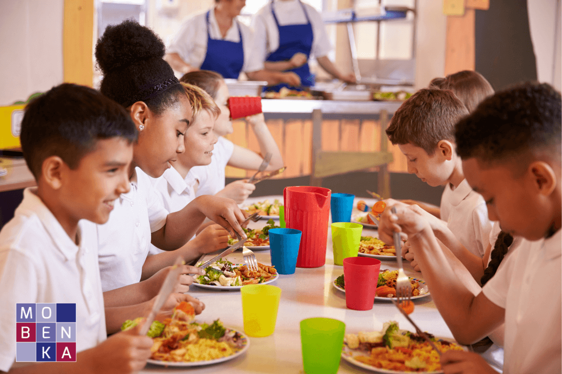 Mesas para comedor escolar Mobenka. Higiene, funcionalidad y ahorro de espacio